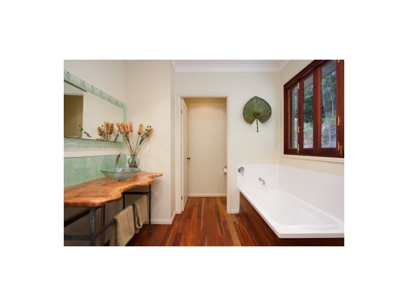 L2 Woodridge Close, Redlynch QLD 4870