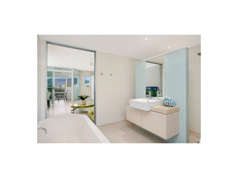 201 Lake Street, Cairns North QLD 4870