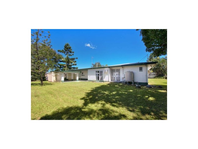 25 Pioneer Street, Manoora QLD 4870