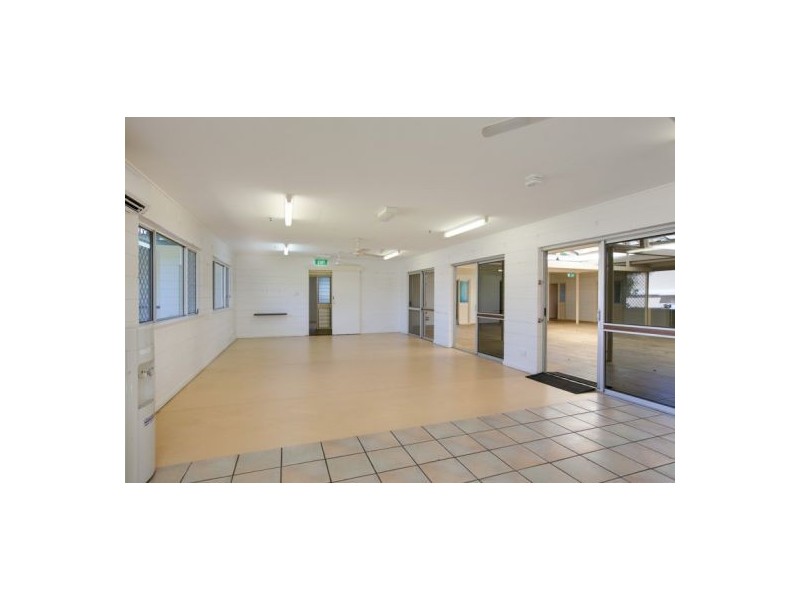 25 Pioneer Street, Manoora QLD 4870
