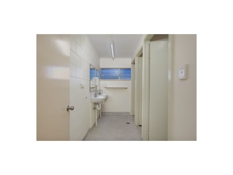 25 Pioneer Street, Manoora QLD 4870