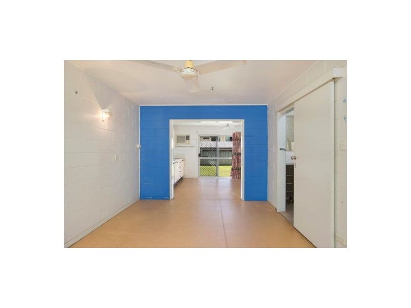 25 Pioneer Street, Manoora QLD 4870