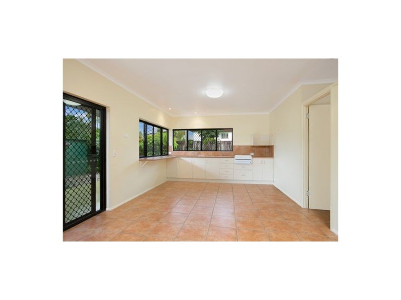 11b Creedy Street, Westcourt QLD 4870