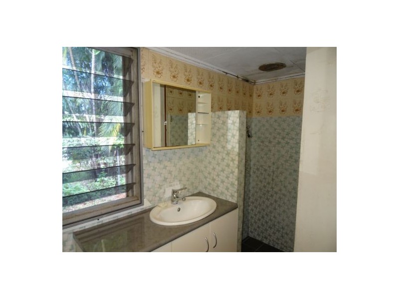 5 David Street, Manunda QLD 4870