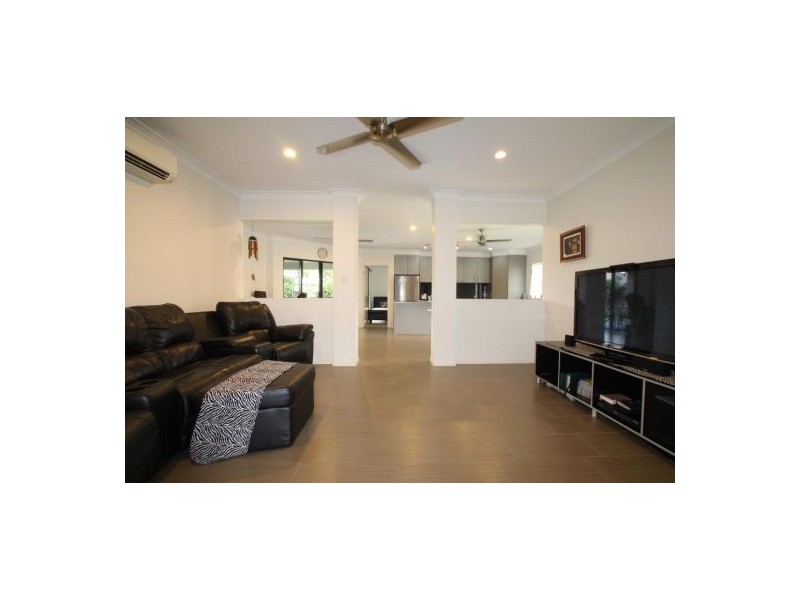 9 Norfolk Circuit, Redlynch QLD 4870