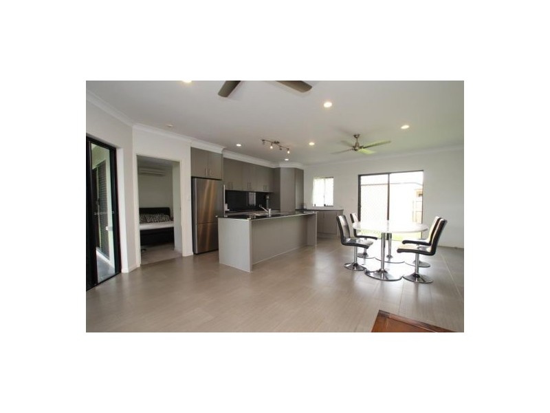 9 Norfolk Circuit, Redlynch QLD 4870