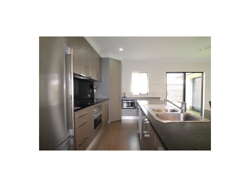 9 Norfolk Circuit, Redlynch QLD 4870