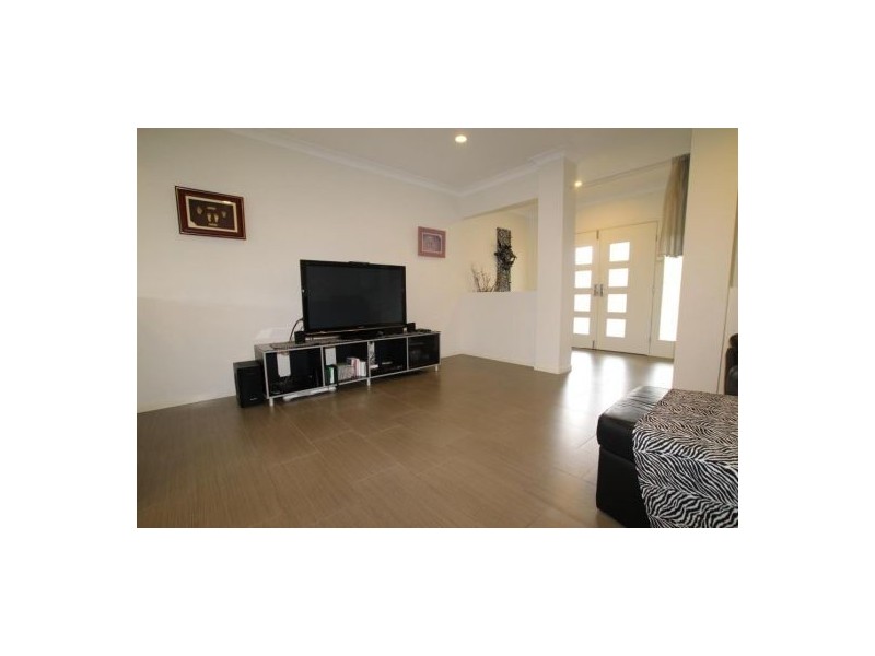 9 Norfolk Circuit, Redlynch QLD 4870