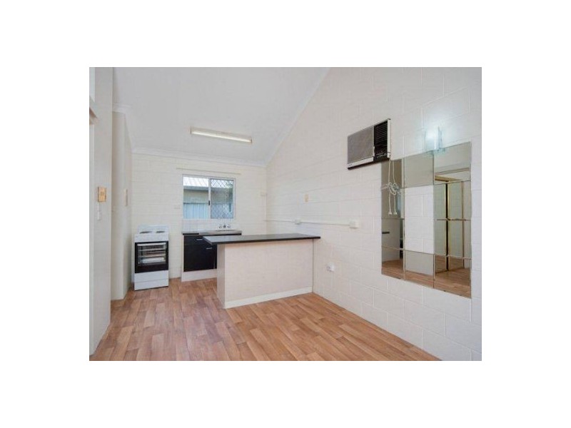 4/485 Mccoombe Street, Mooroobool QLD 4870