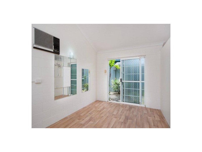 4/485 Mccoombe Street, Mooroobool QLD 4870