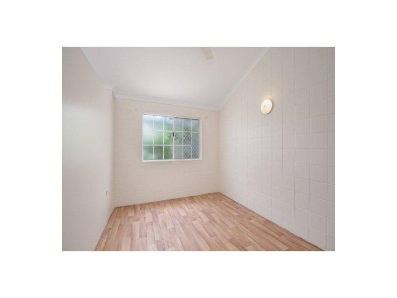 4/485 Mccoombe Street, Mooroobool QLD 4870