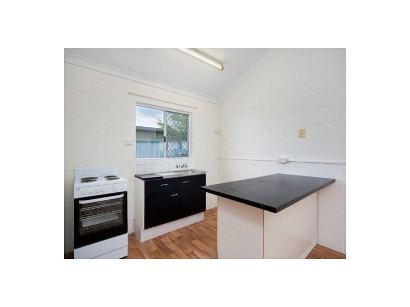 4/485 Mccoombe Street, Mooroobool QLD 4870