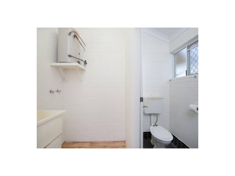 4/485 Mccoombe Street, Mooroobool QLD 4870