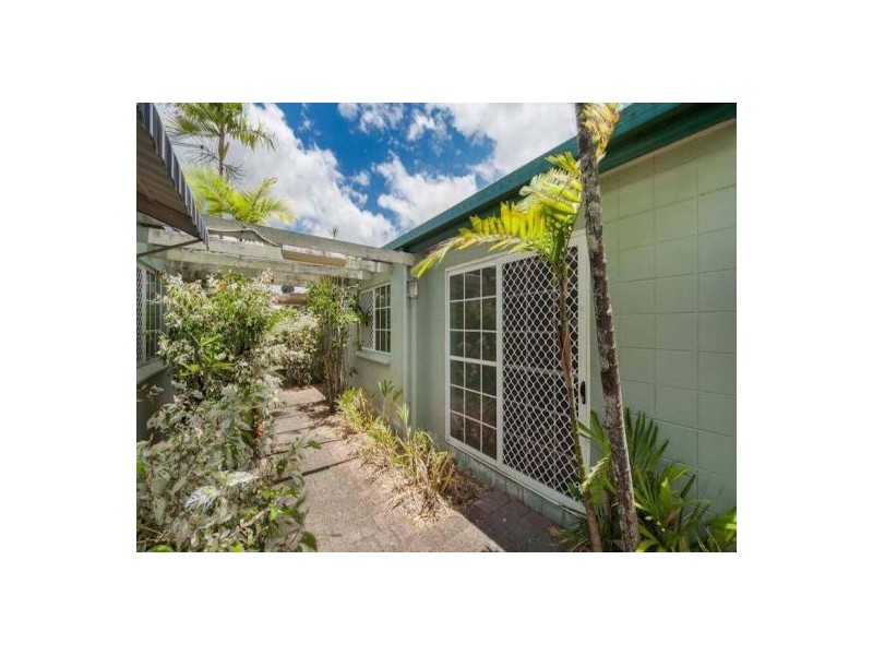 4/485 Mccoombe Street, Mooroobool QLD 4870