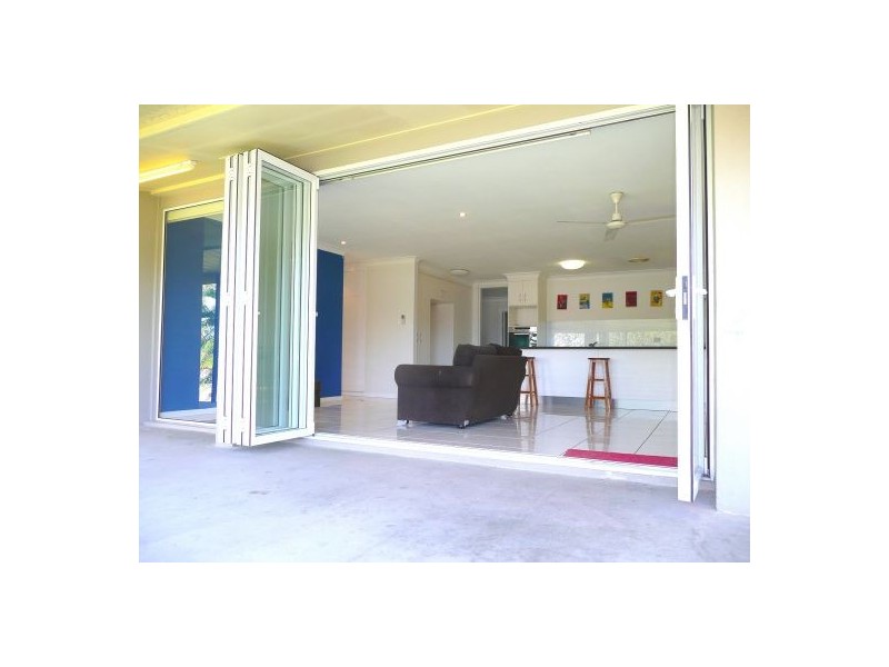 1 Duignan Street, Whitfield QLD 4870