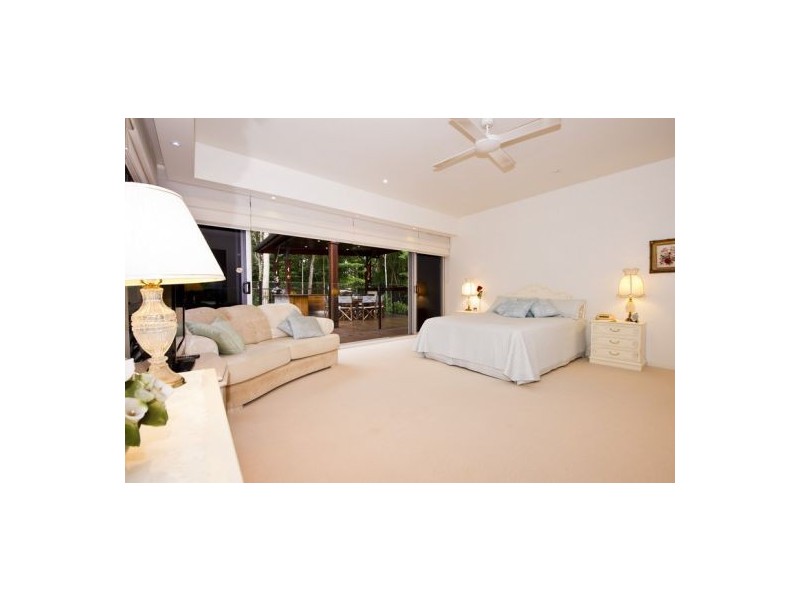 1 Argentea Boulevard, Palm Cove QLD 4879
