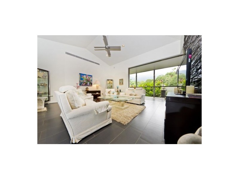 1 Argentea Boulevard, Palm Cove QLD 4879