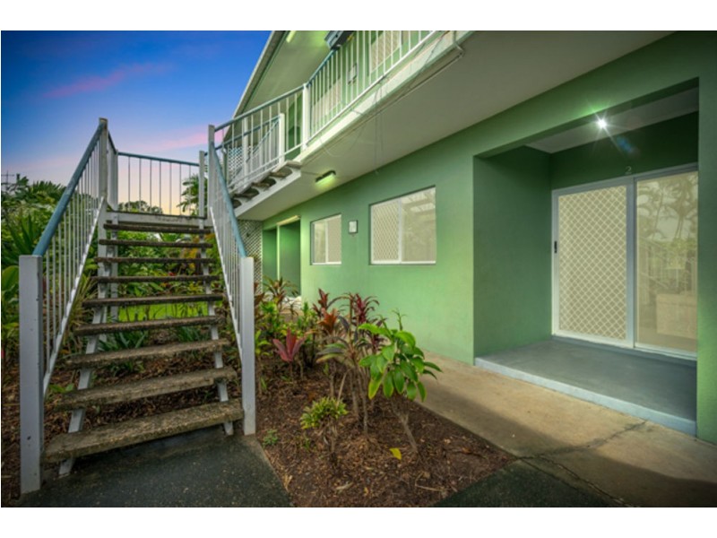 2/346 Mccoombe Street, Mooroobool QLD 4870