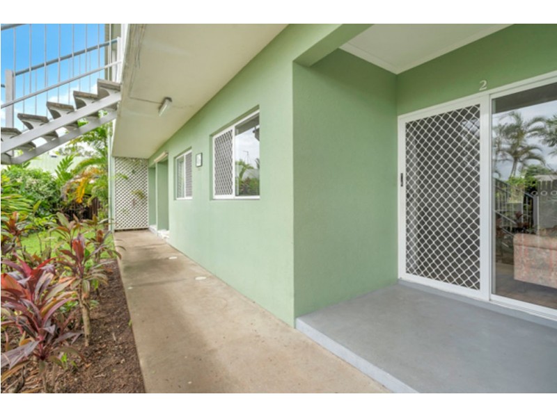 2/346 Mccoombe Street, Mooroobool QLD 4870