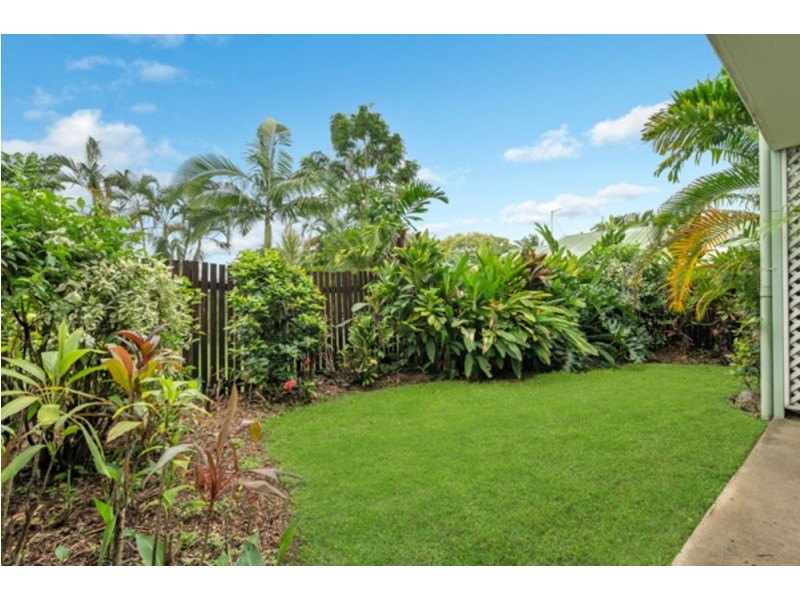 2/346 Mccoombe Street, Mooroobool QLD 4870