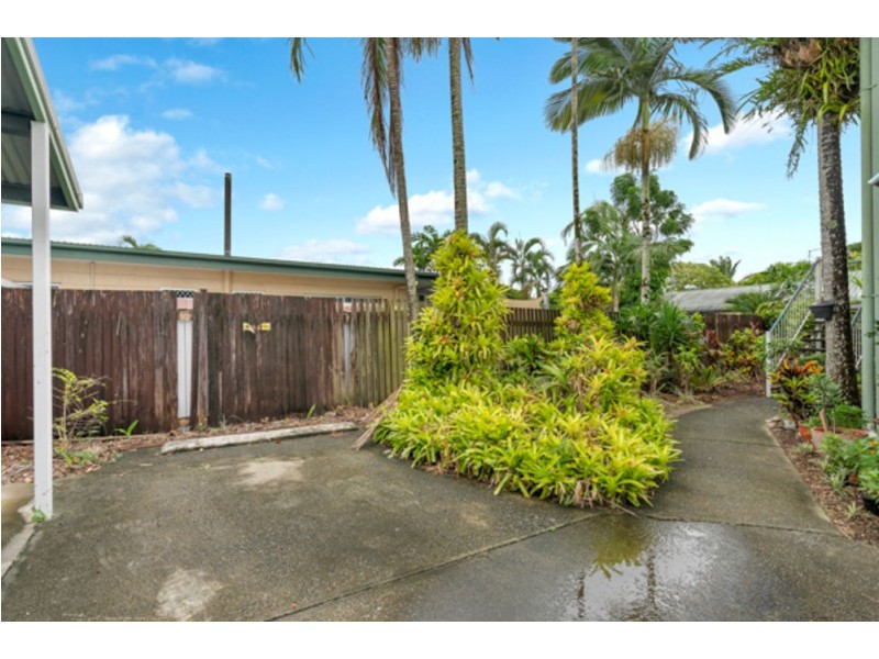 2/346 Mccoombe Street, Mooroobool QLD 4870