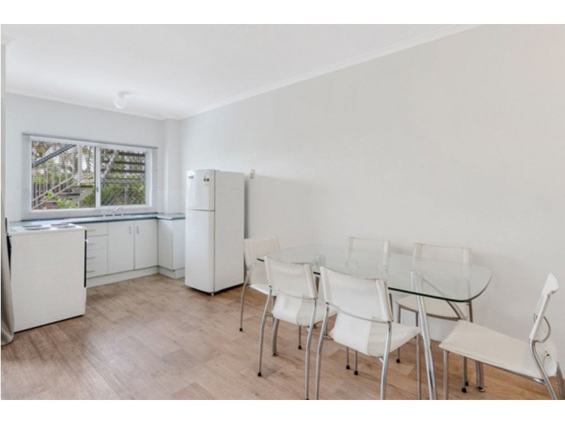 2/346 Mccoombe Street, Mooroobool QLD 4870