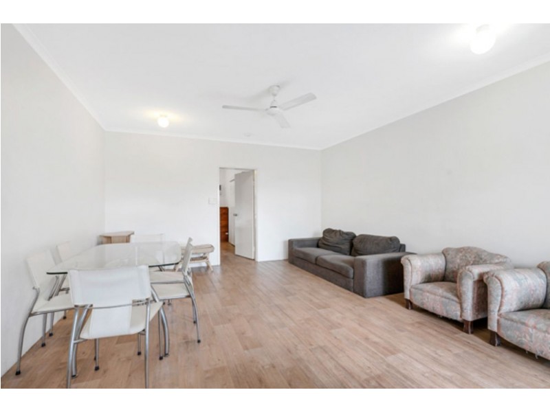 2/346 Mccoombe Street, Mooroobool QLD 4870