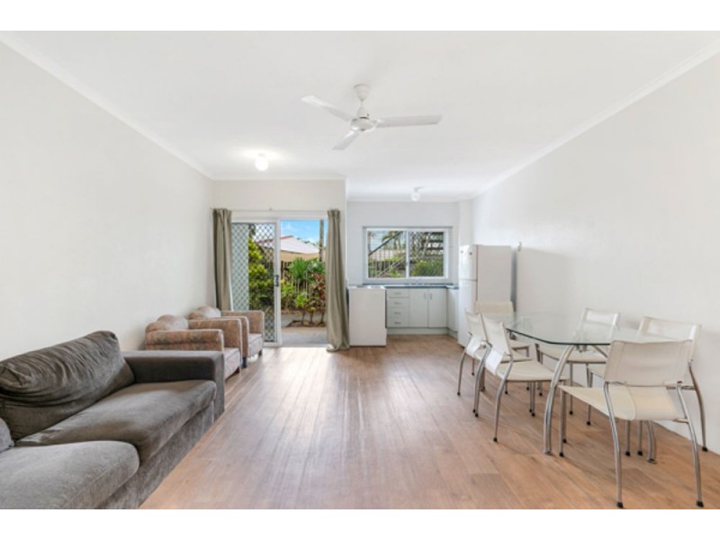 2/346 Mccoombe Street, Mooroobool QLD 4870