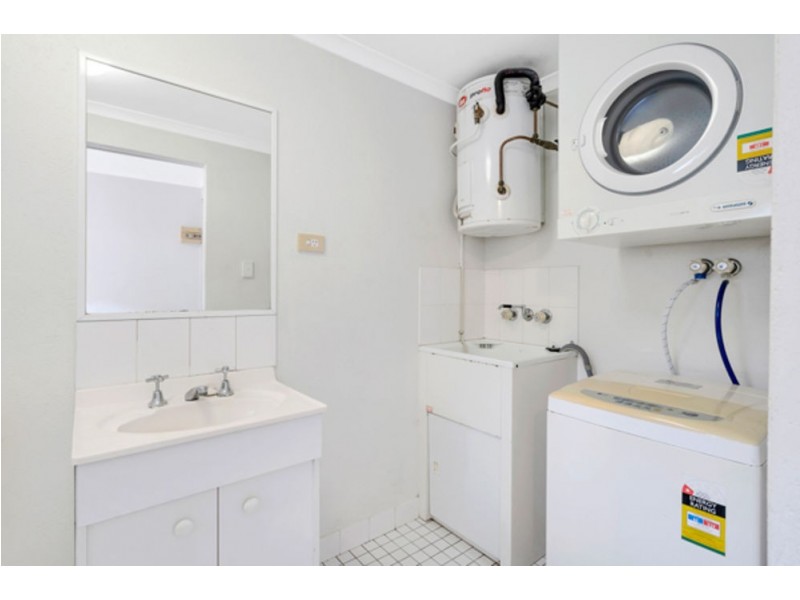 2/346 Mccoombe Street, Mooroobool QLD 4870