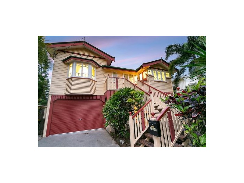 318 Mcleod Street, Cairns North QLD 4870