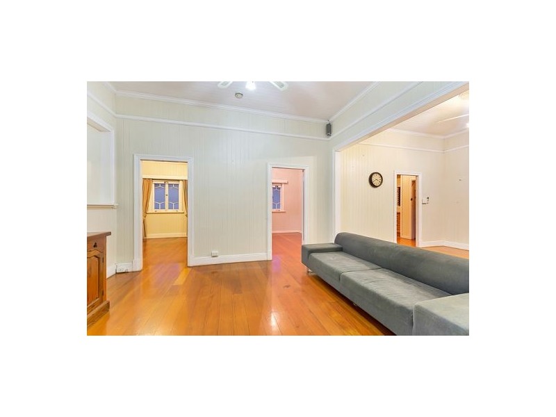 318 Mcleod Street, Cairns North QLD 4870