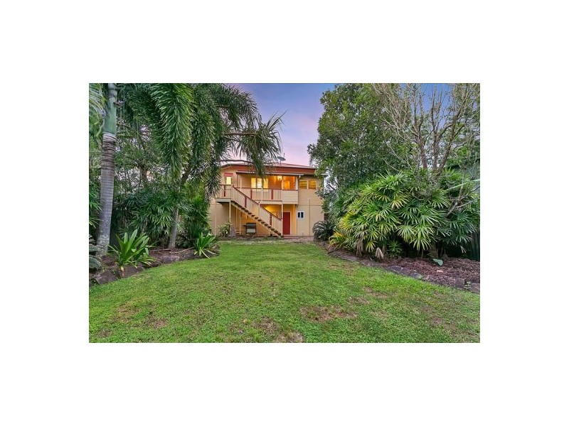 318 Mcleod Street, Cairns North QLD 4870