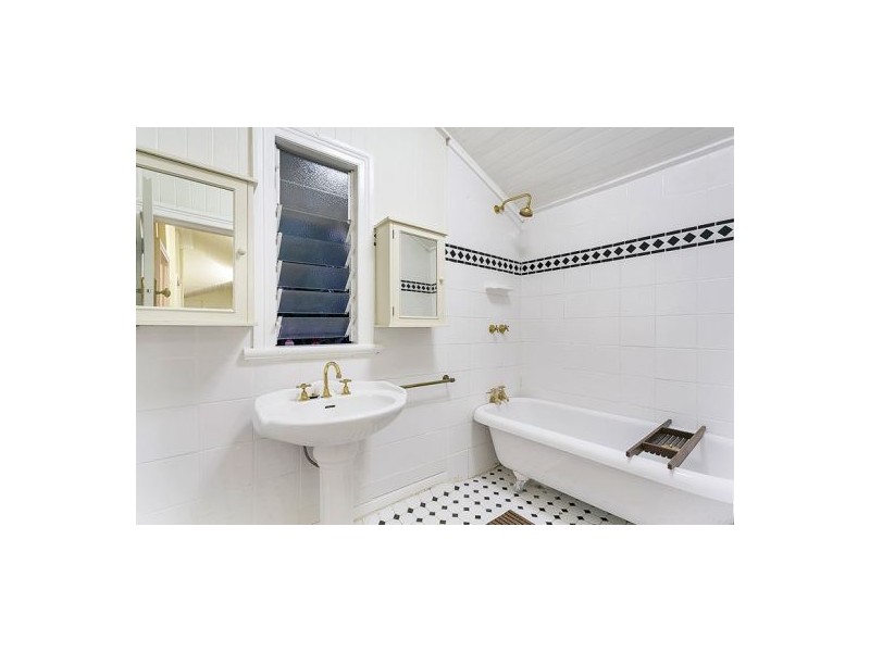 318 Mcleod Street, Cairns North QLD 4870