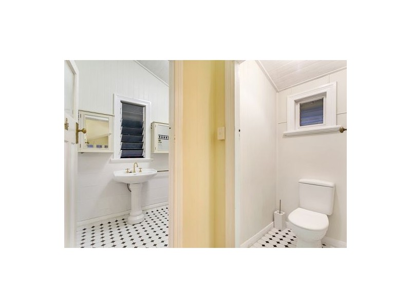 318 Mcleod Street, Cairns North QLD 4870