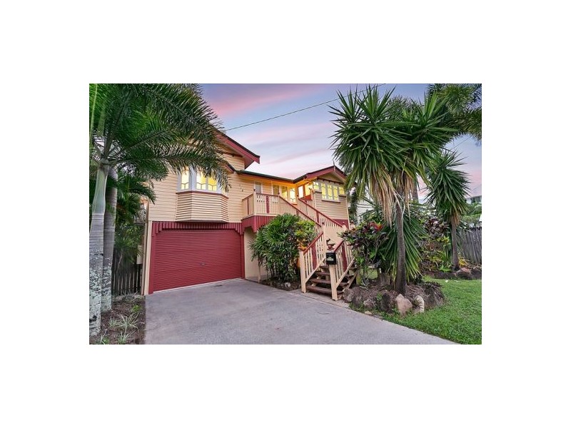 318 Mcleod Street, Cairns North QLD 4870