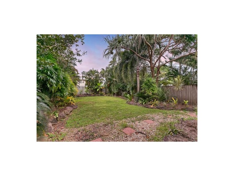 318 Mcleod Street, Cairns North QLD 4870