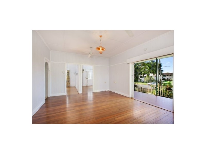 27 Chaplain Avenue, Manunda QLD 4870