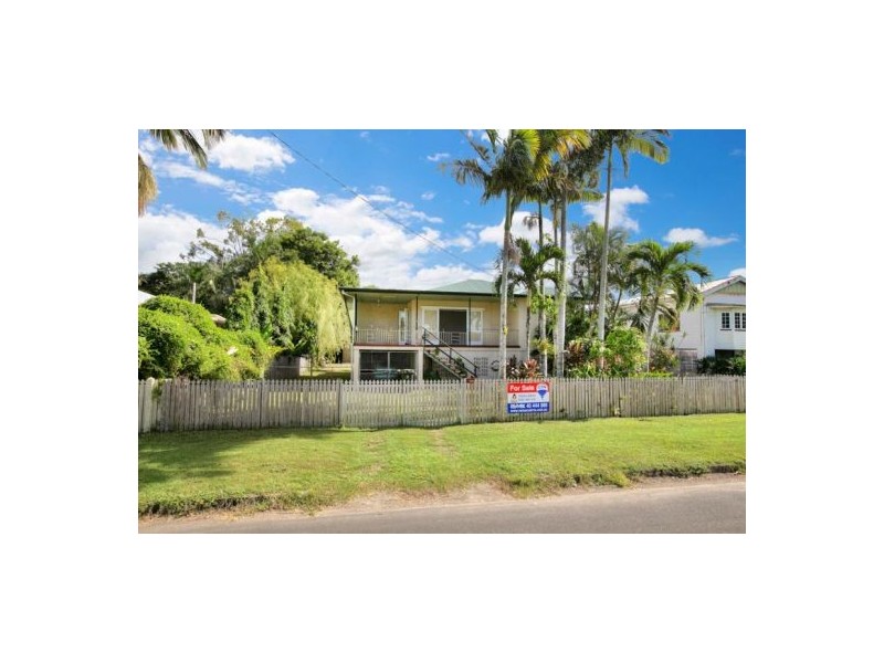 27 Chaplain Avenue, Manunda QLD 4870