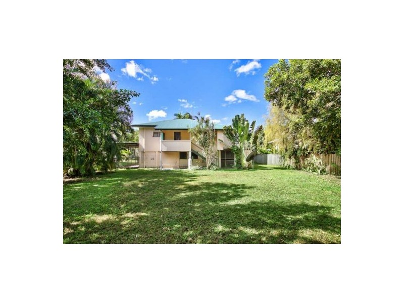 27 Chaplain Avenue, Manunda QLD 4870
