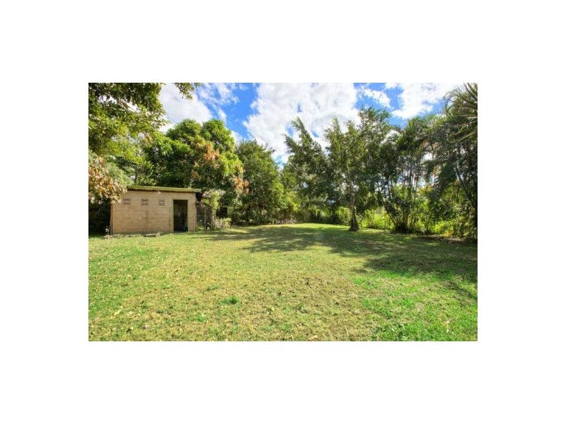 27 Chaplain Avenue, Manunda QLD 4870