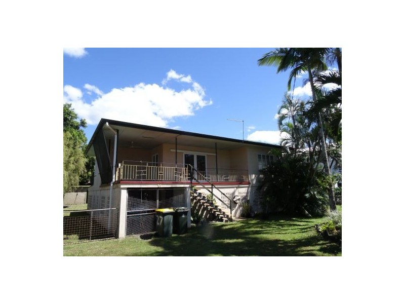 27 Chaplain Avenue, Manunda QLD 4870