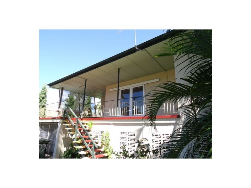 27 Chaplain Avenue, Manunda QLD 4870