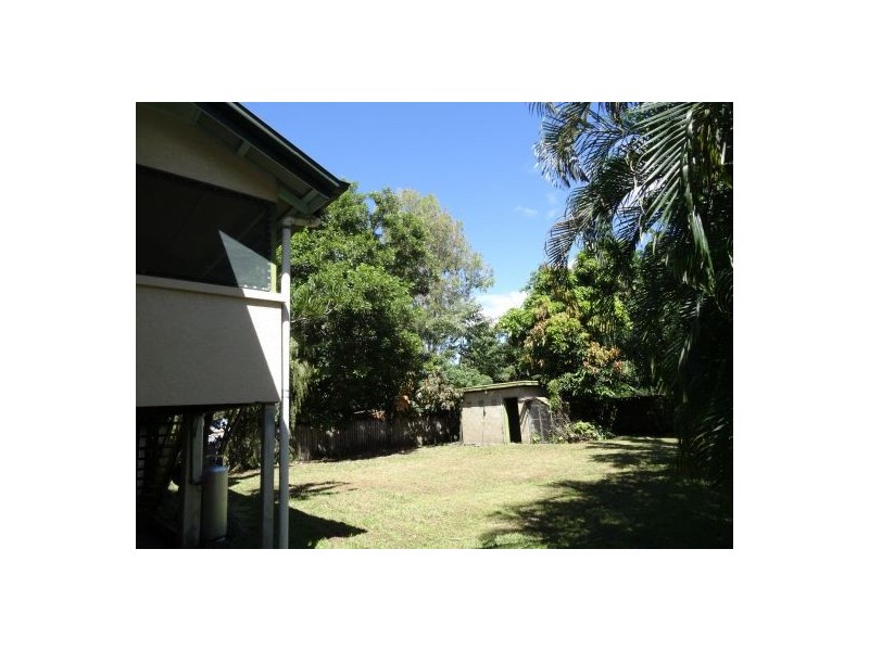 27 Chaplain Avenue, Manunda QLD 4870