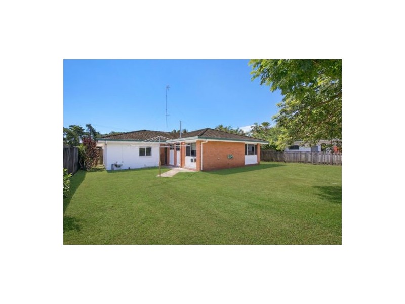 7 Zamia Street, Holloways Beach QLD 4878