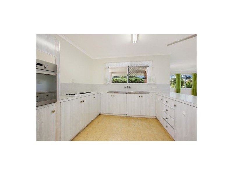 7 Zamia Street, Holloways Beach QLD 4878