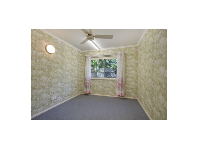 7 Zamia Street, Holloways Beach QLD 4878