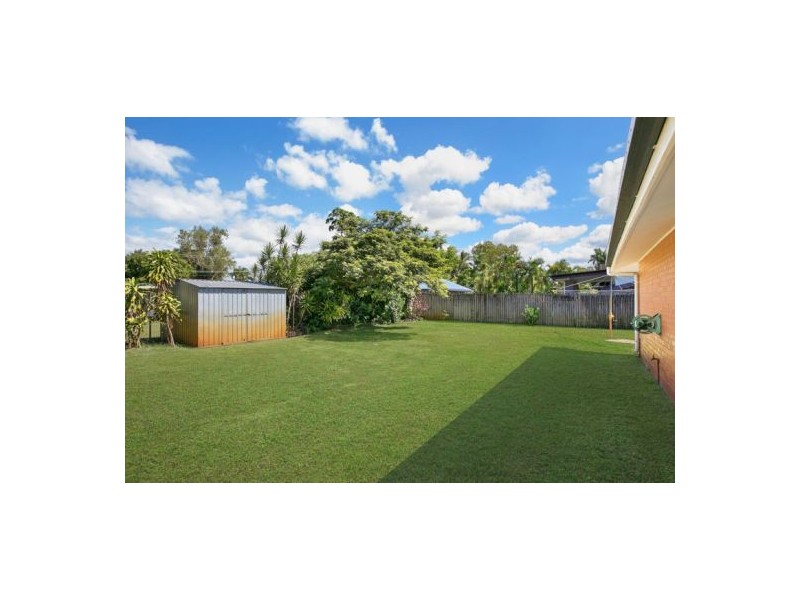 7 Zamia Street, Holloways Beach QLD 4878