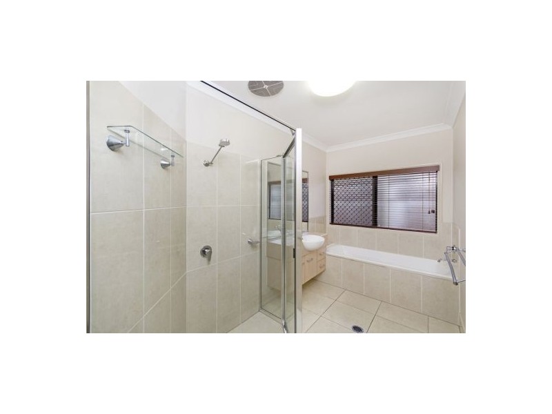 13 Byron Terrace, Redlynch QLD 4870