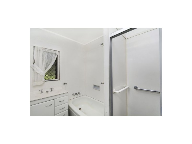 136 Hoare Street, Manunda QLD 4870