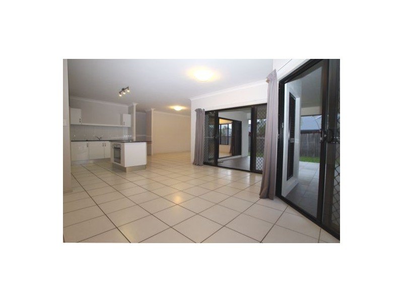 122 Springbrook Avenue, Redlynch QLD 4870